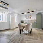 The Cube - Designer Finished Studio By Sf Homes